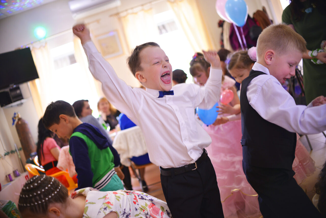 Арендовать Уютное кафе со звуком и мебелью