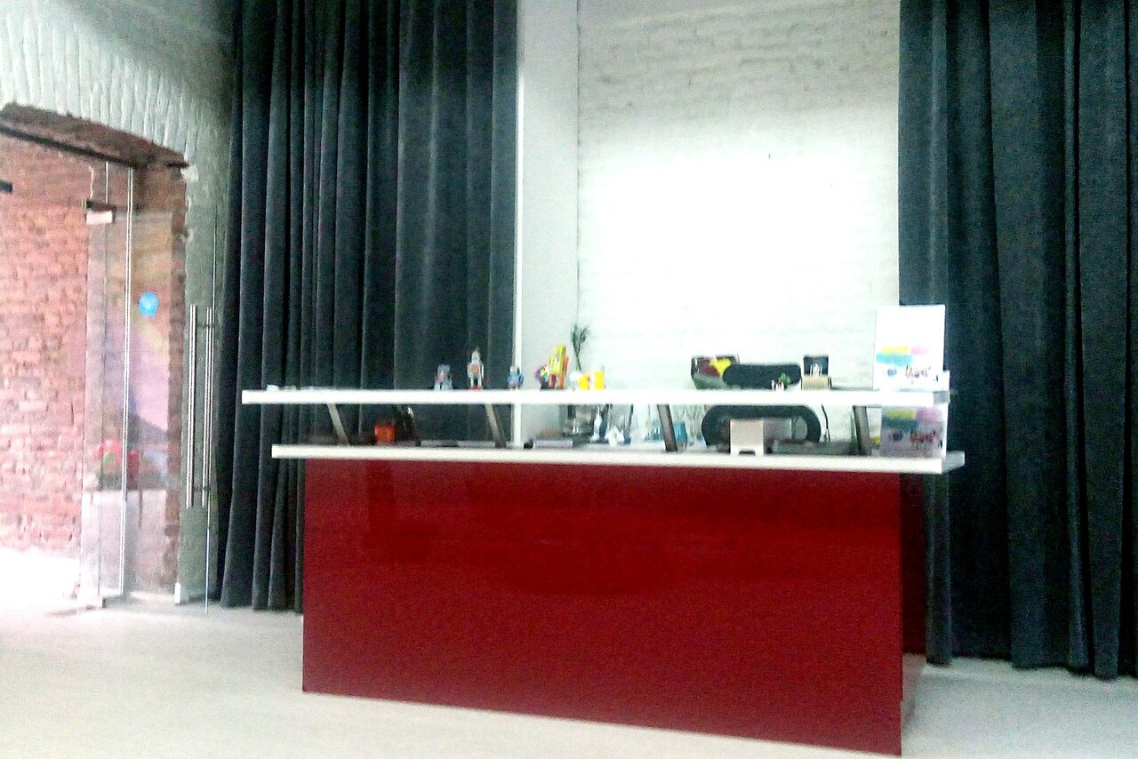 Арендовать Арт-центр "НЕВСКИЙ 76"