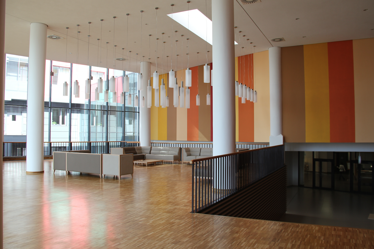 Арендовать Конференц-зал на 300 человек 