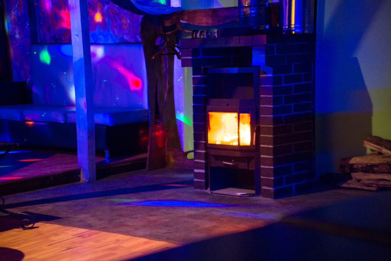 Арендовать Лофт Лирика. Для вечеринок с камином. Lirika