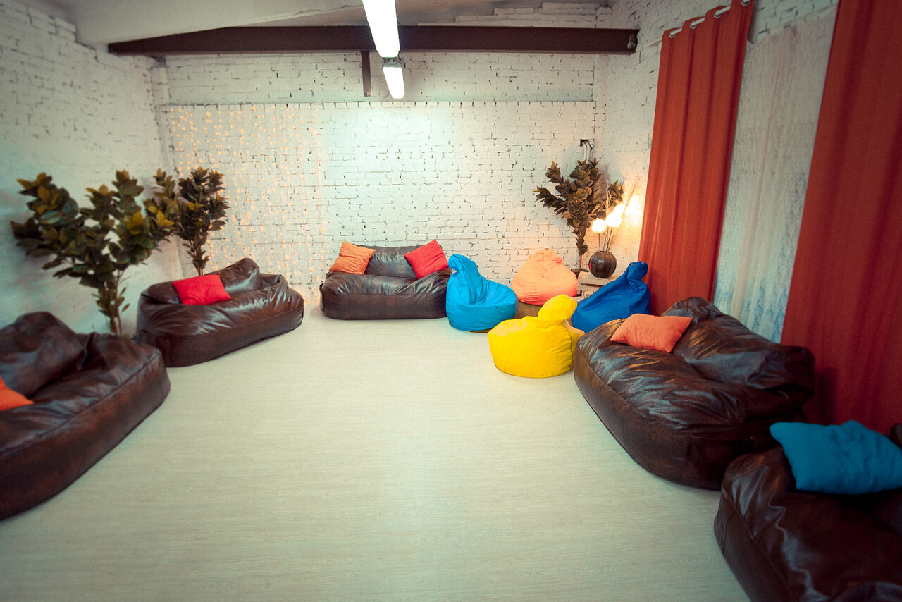 Арендовать Студия Апельсин Круглосуточный "шумный" лофт