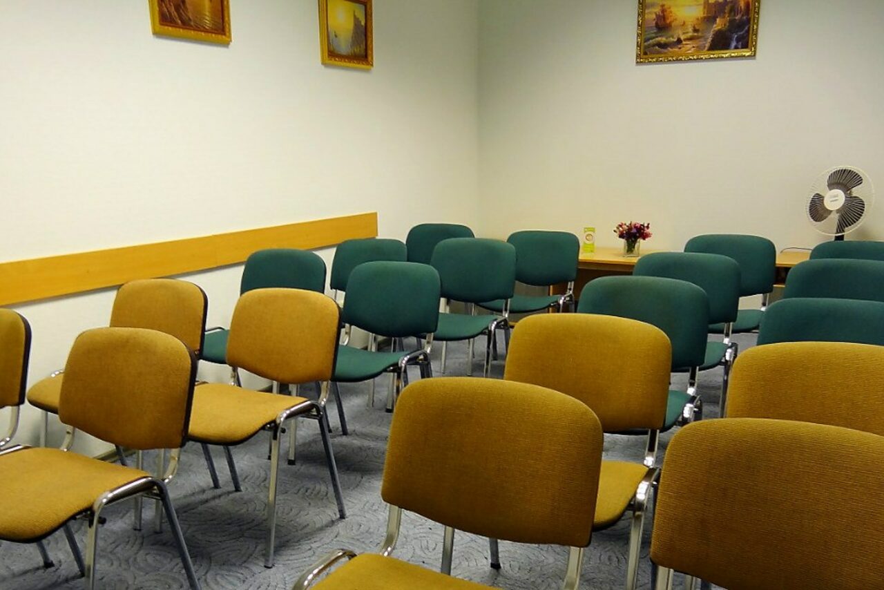 Арендовать Комната с любой рассадкой