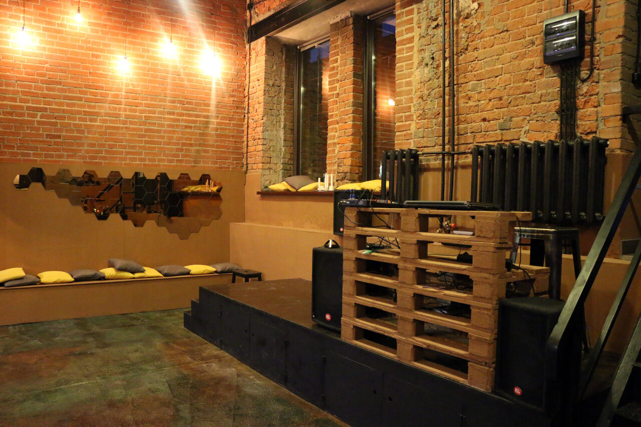 Арендовать The Loft Club Лофт: 2 этажа, сцена, танцпол