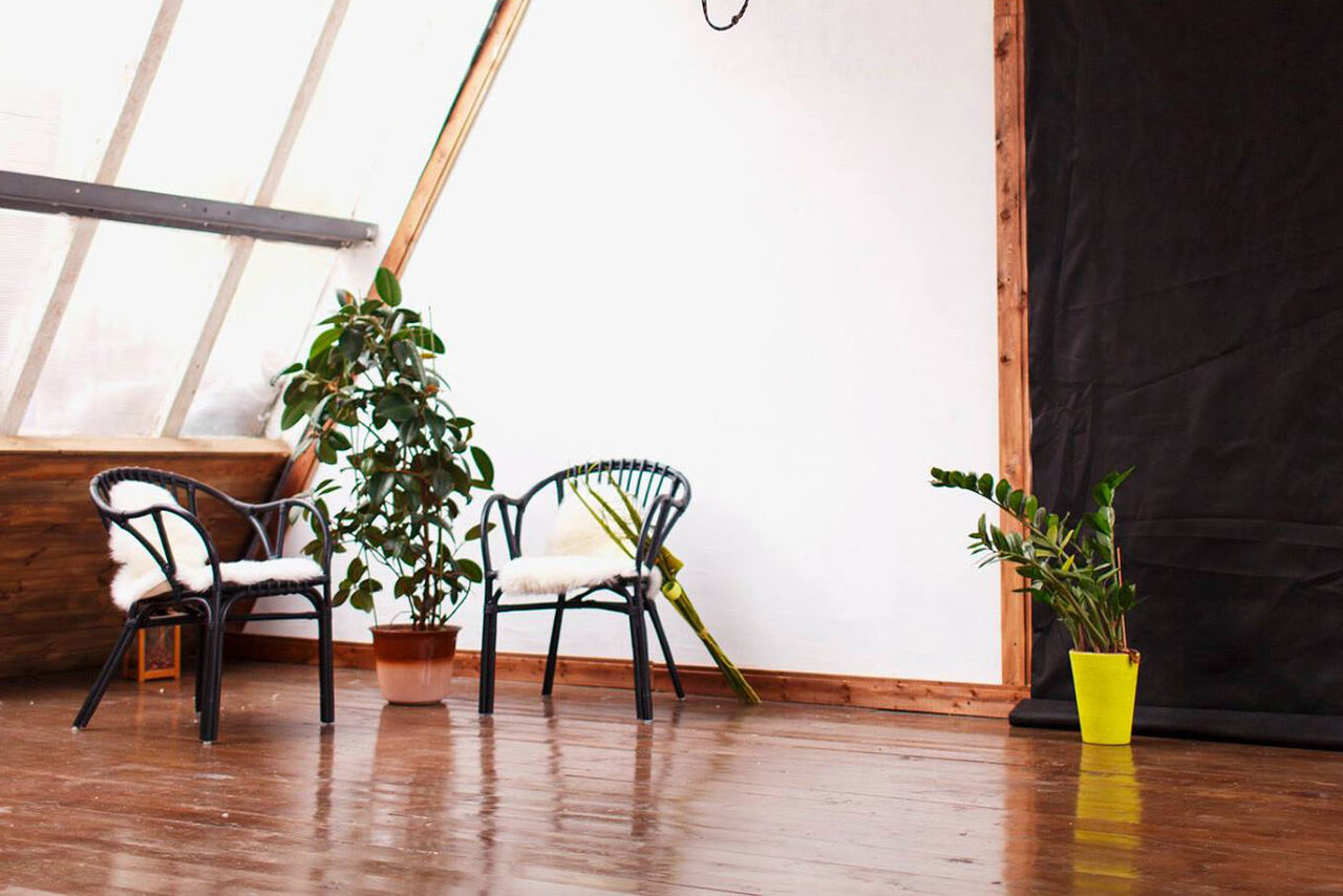 Арендовать YOGA Factory Йога-зал с деревянным полом, холл