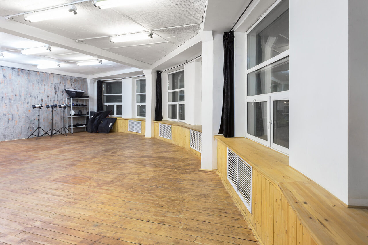 Арендовать PROSVET STUDIO Светлый зал с панорамными окнами