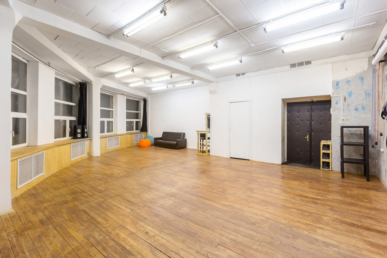 Арендовать PROSVET STUDIO Светлый зал с панорамными окнами