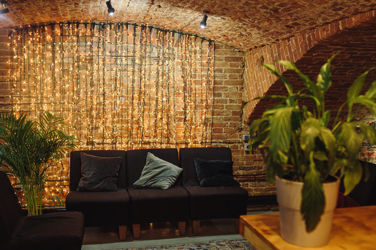 Арендовать Otherside Арт-лофт с кирпичными сводами на Невском проспекте