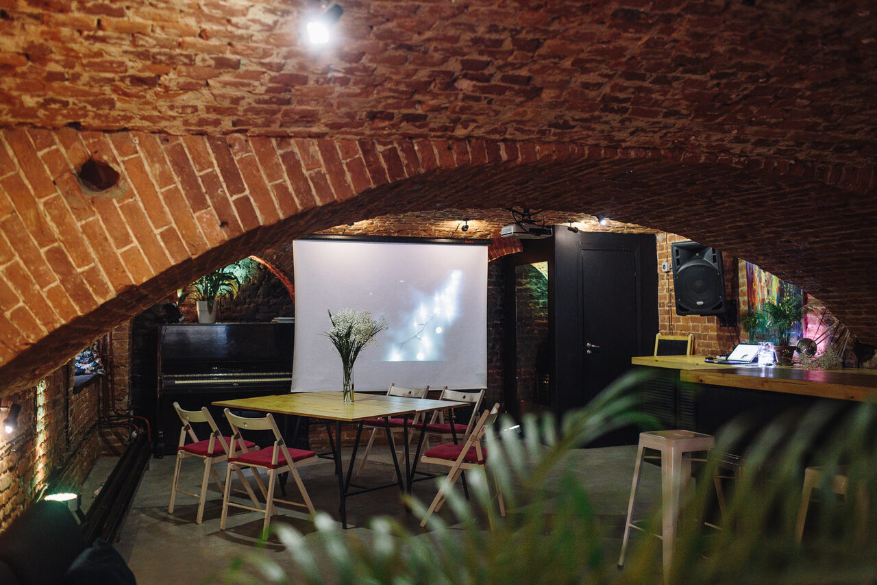 Арендовать Otherside Арт-лофт с кирпичными сводами на Невском проспекте