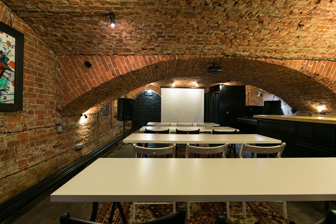 Арендовать Otherside. Арт-лофт с кирпичными сводами