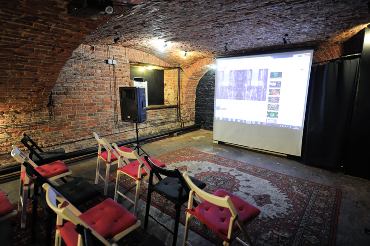 Арендовать Otherside. Арт-лофт с кирпичными сводами