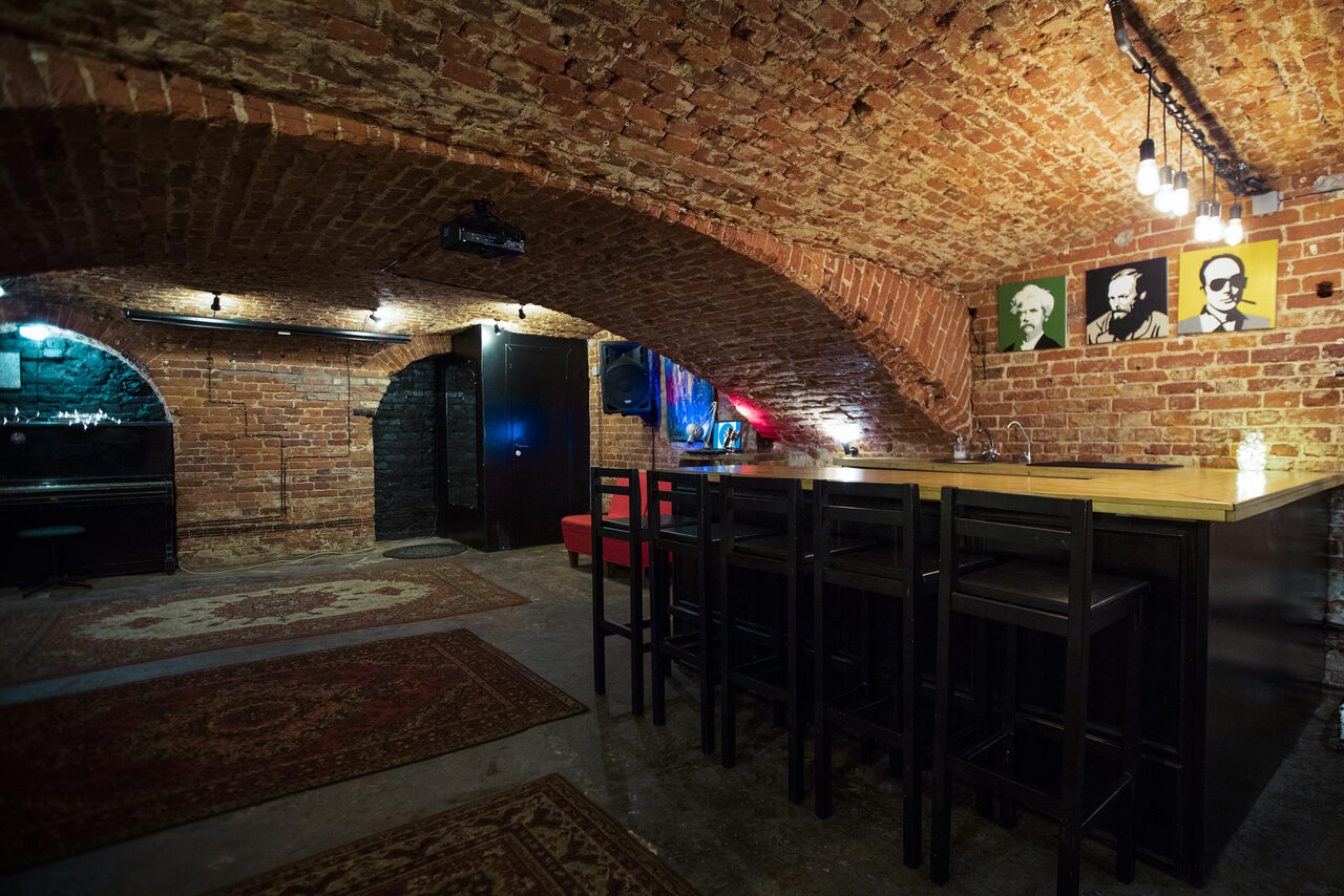 Арендовать Otherside. Арт-лофт с кирпичными сводами