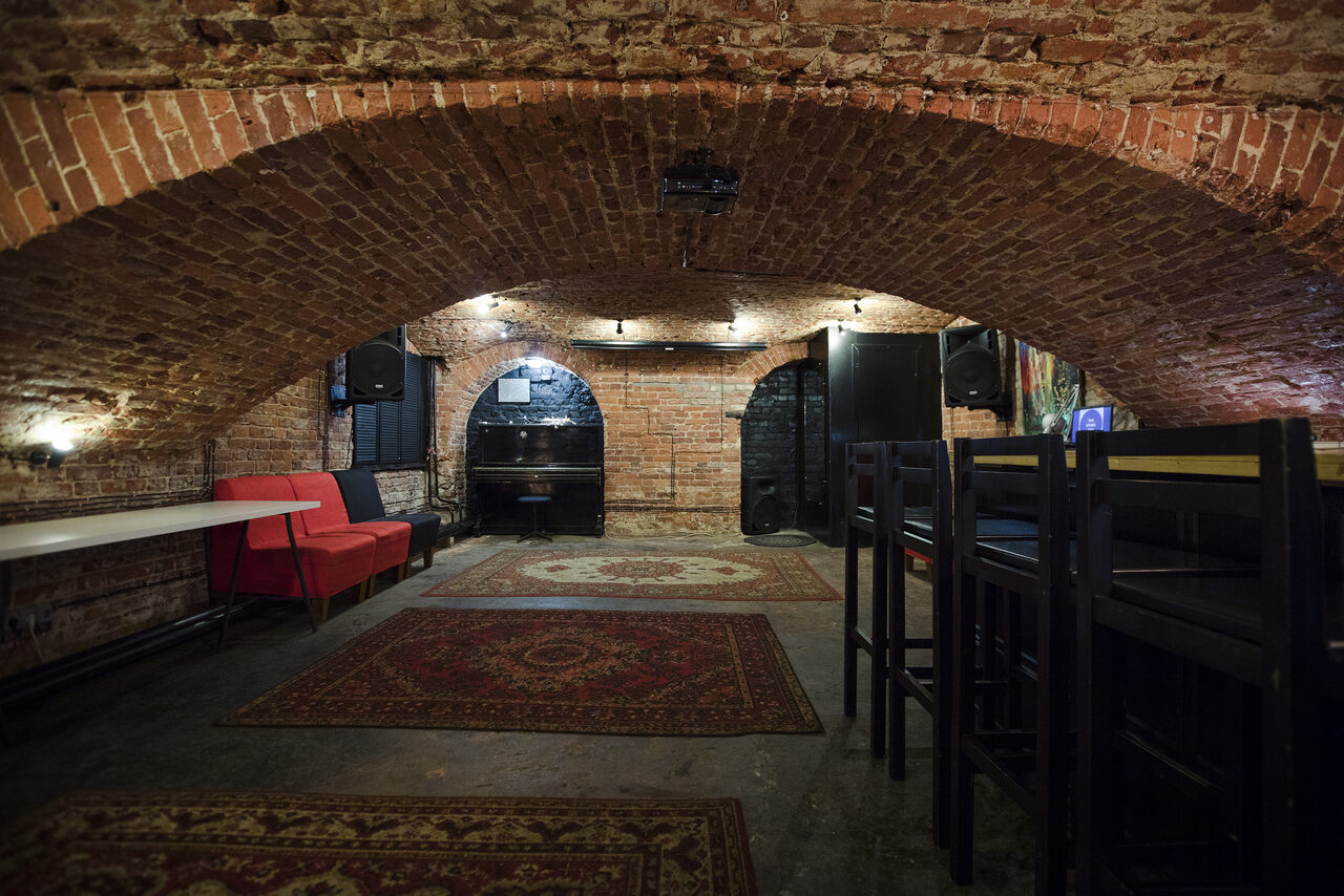 Арендовать Otherside. Арт-лофт с кирпичными сводами