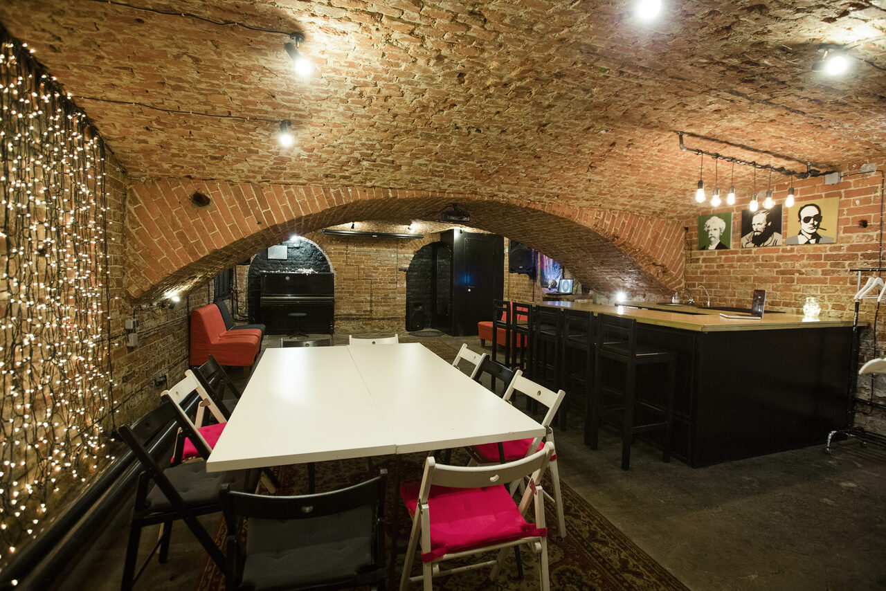 Арендовать Otherside. Арт-лофт с кирпичными сводами
