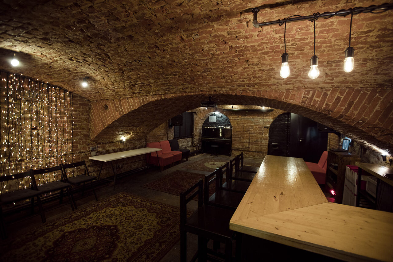 Арендовать Otherside. Арт-лофт с кирпичными сводами