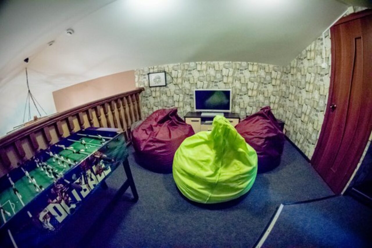 Арендовать Кафе Музея Гараж Комната с телевизором и приставками