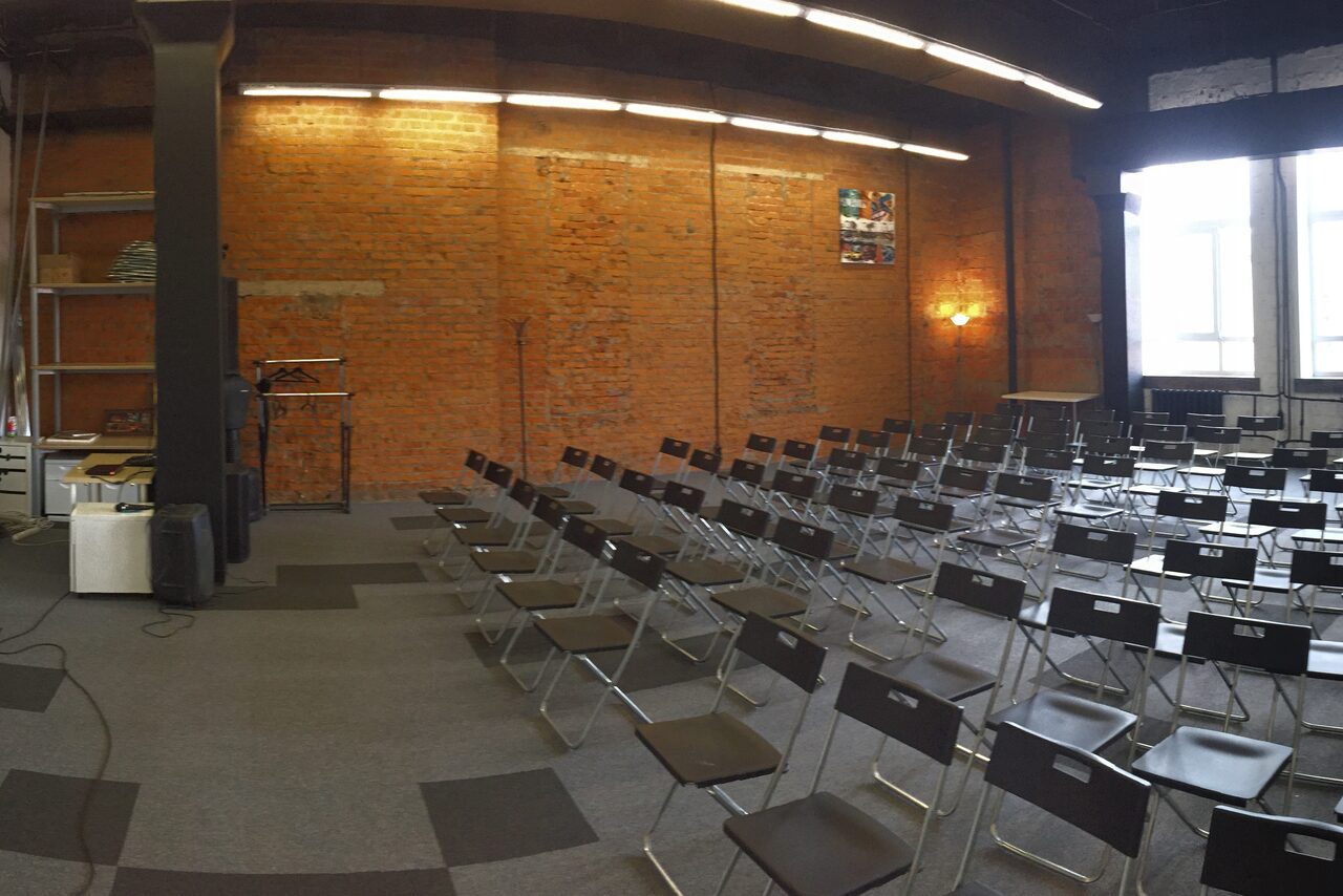 Арендовать Модный лофт с высокими потолками