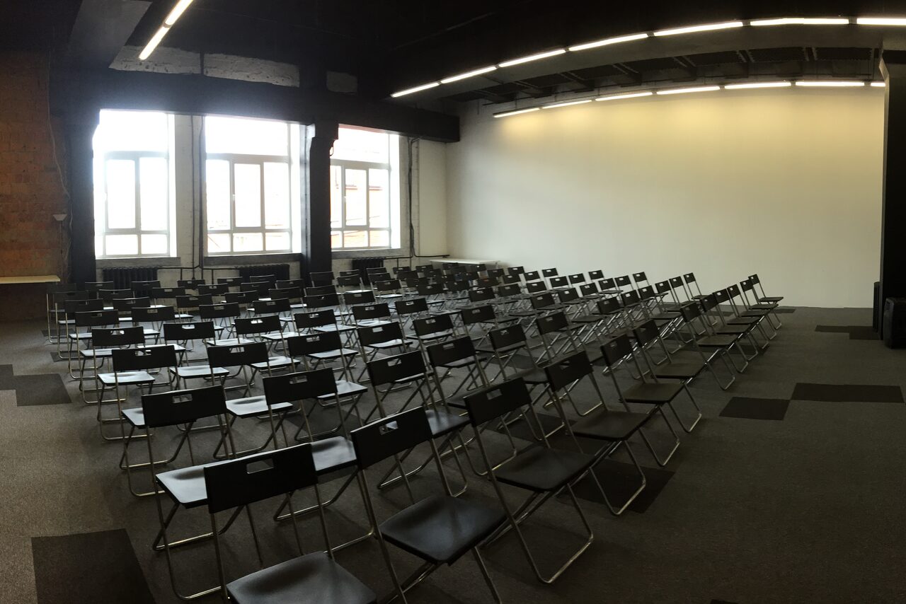 Арендовать Модный лофт с высокими потолками