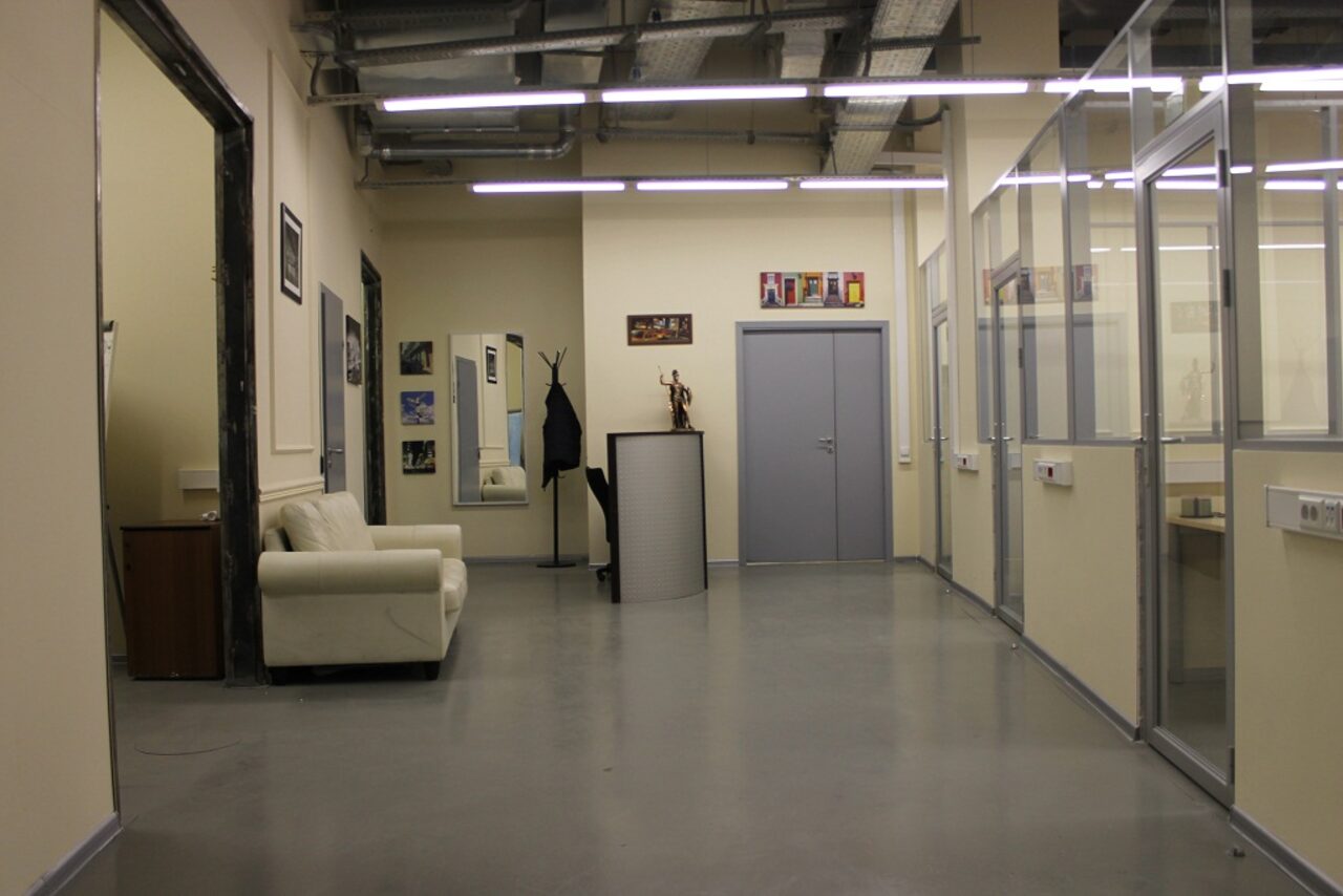 Арендовать Модный лофт с высокими потолками