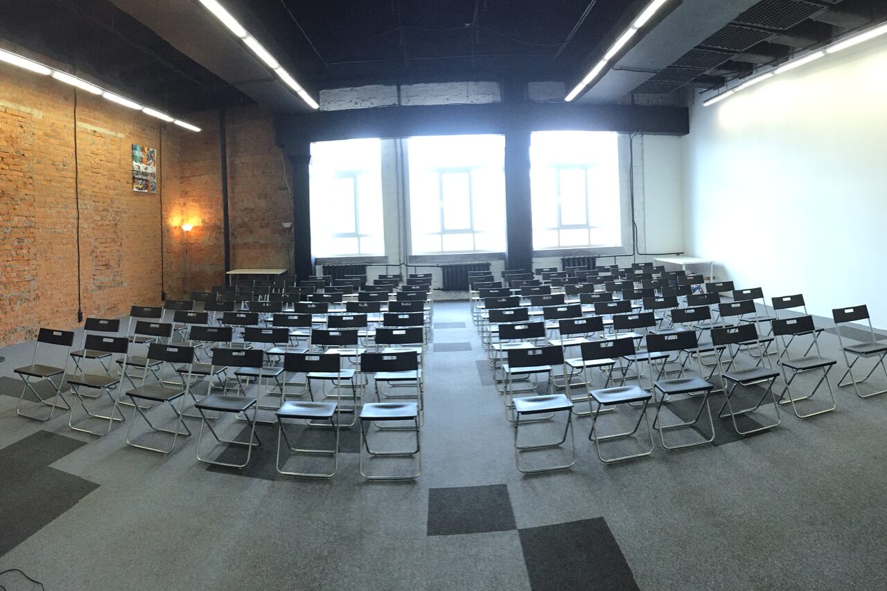 Арендовать Модный лофт с высокими потолками