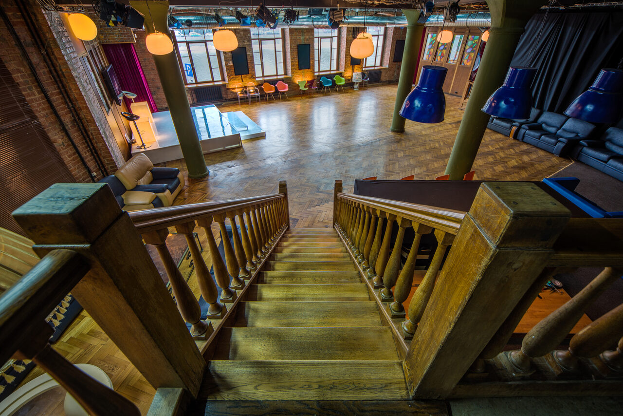 Арендовать Лофт Москва. Лофт со сценой и оборудованием