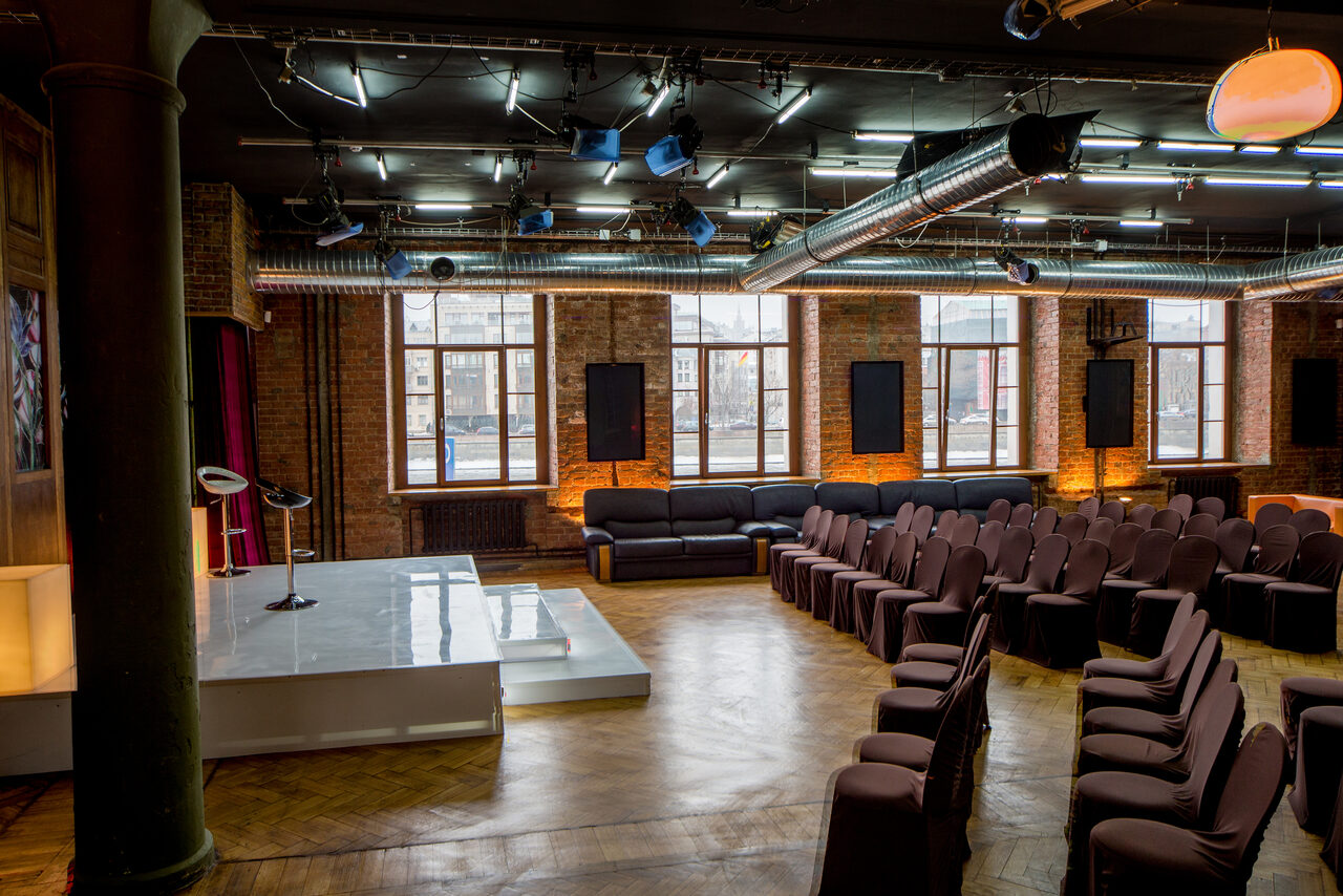 Арендовать Лофт Москва. Лофт со сценой и оборудованием