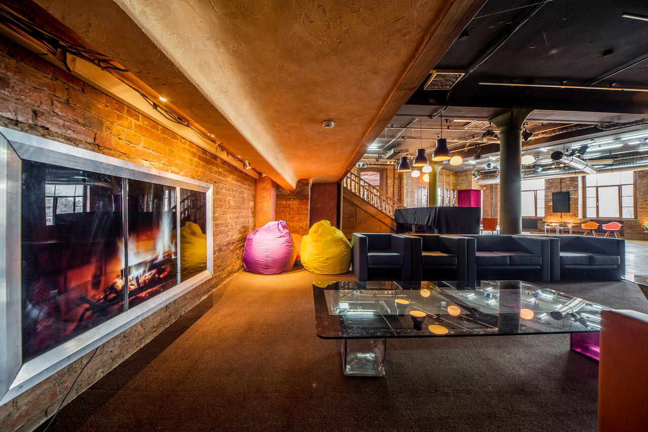 Арендовать Лофт Москва. Лофт со сценой и оборудованием