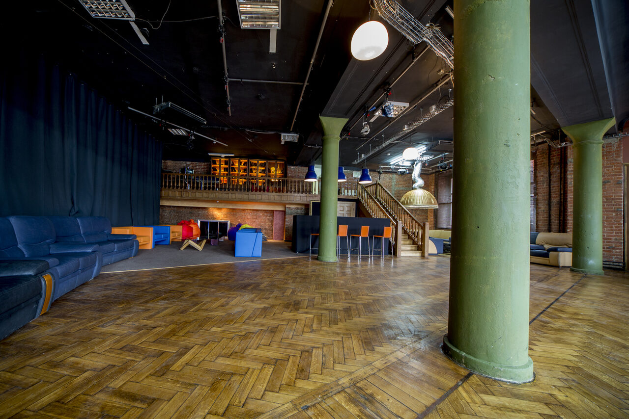 Арендовать Лофт Москва. Лофт со сценой и оборудованием