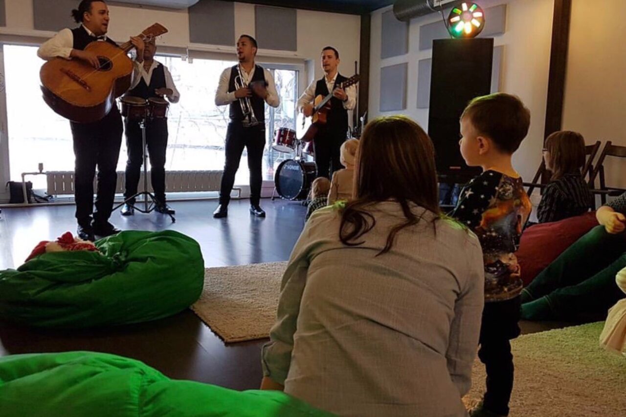 Арендовать Лофт Дом у моря Светлый уютный зал