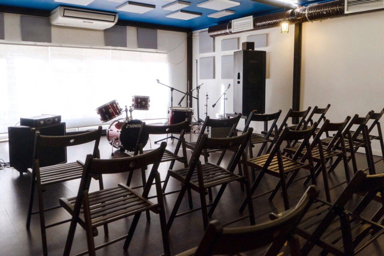 Арендовать Лофт Дом у моря Светлый уютный зал