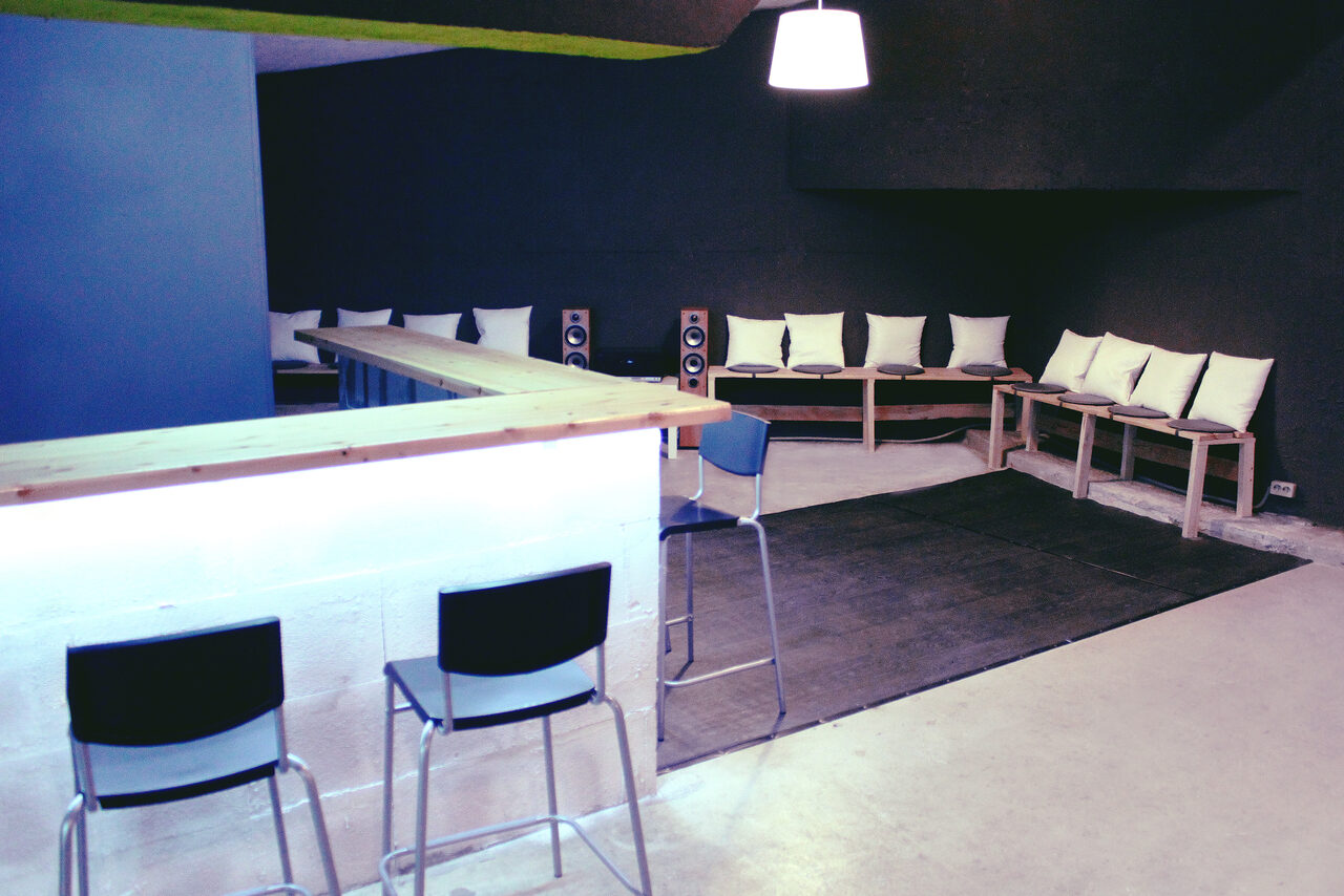 Арендовать Лофт со звуком и светом для вечеринки