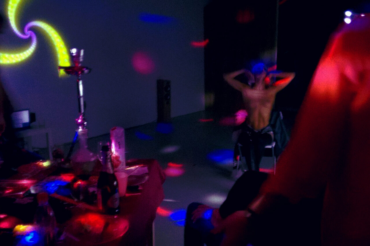 Арендовать Лофт со звуком и светом для вечеринки