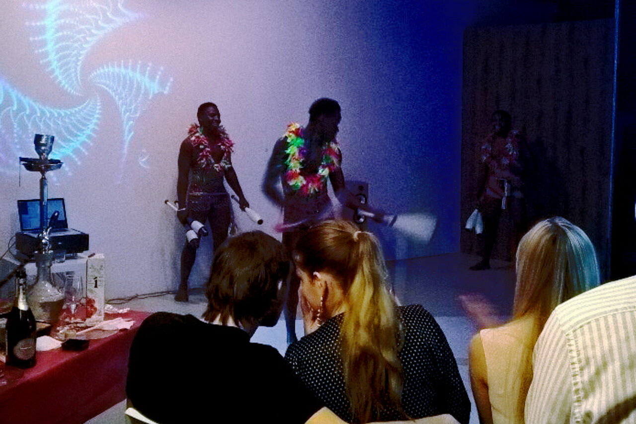 Арендовать Лофт со звуком и светом для вечеринки