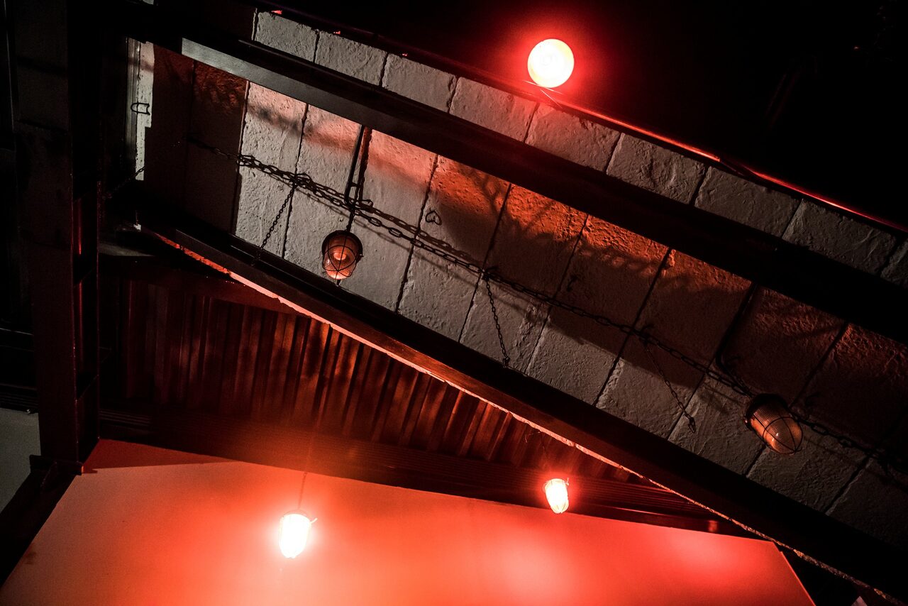 Арендовать RED PUB Пространство клуба со сценой