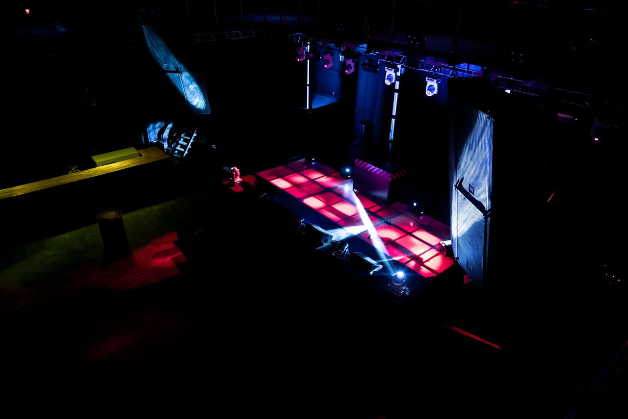 Арендовать RED PUB Пространство клуба со сценой