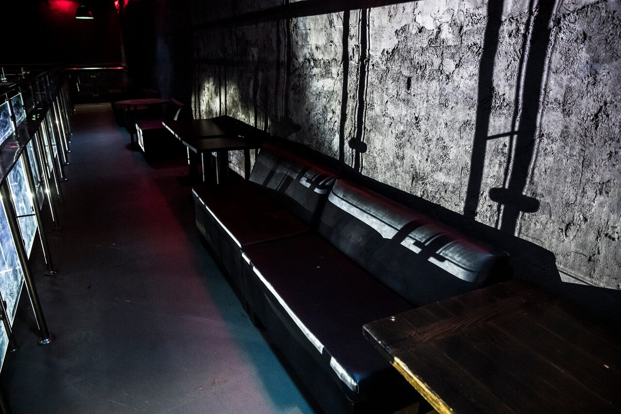 Арендовать RED PUB Пространство клуба со сценой