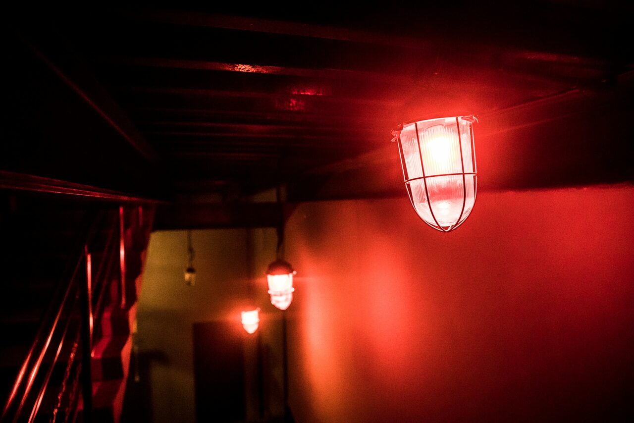 Арендовать RED PUB Пространство клуба со сценой