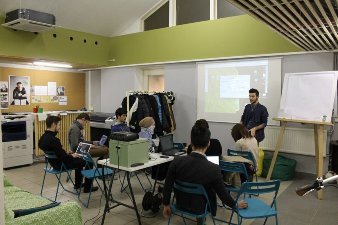 Арендовать Ляг поспи я доделаю