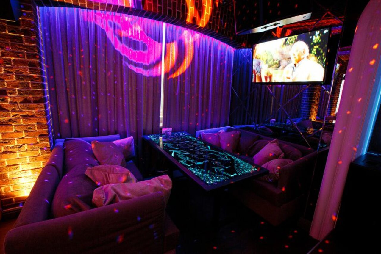 Арендовать Republic Hall Караоке зона с vip-залом