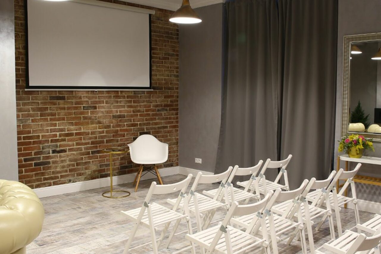 Арендовать Лофт с кухней и камином 