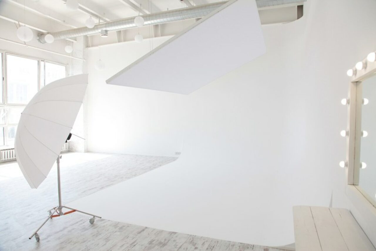 Арендовать Cross Studio. Светлый большой зал для фуршетов и тренингов 