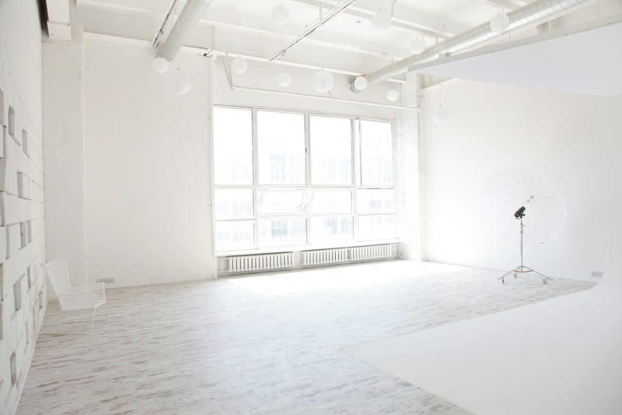 Арендовать Cross Studio. Светлый большой зал для фуршетов и тренингов 