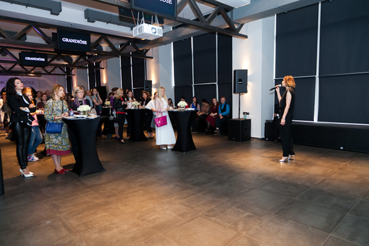 Арендовать Банкетный зал с барной стойкой, 40 кВт свет