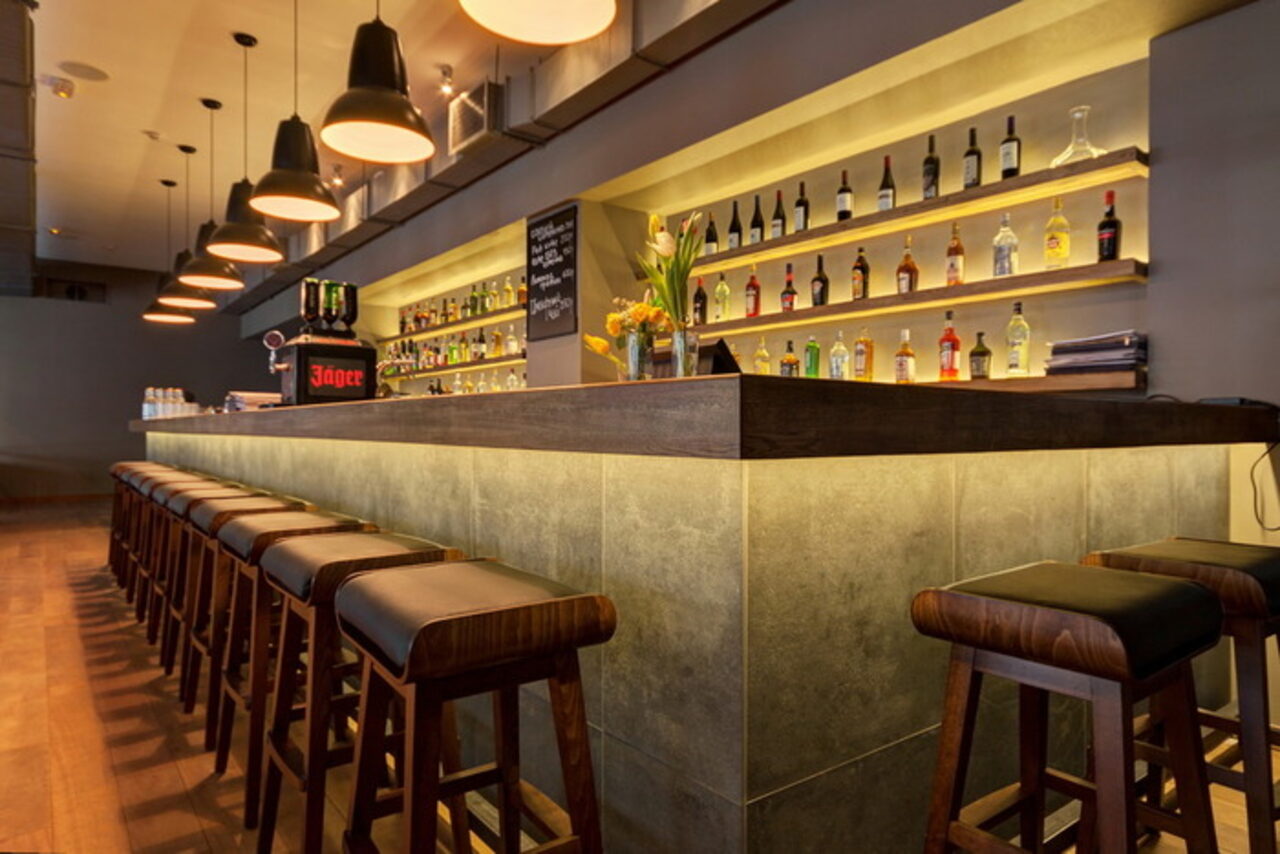 Арендовать Банкетный зал с барной стойкой, 40 кВт свет