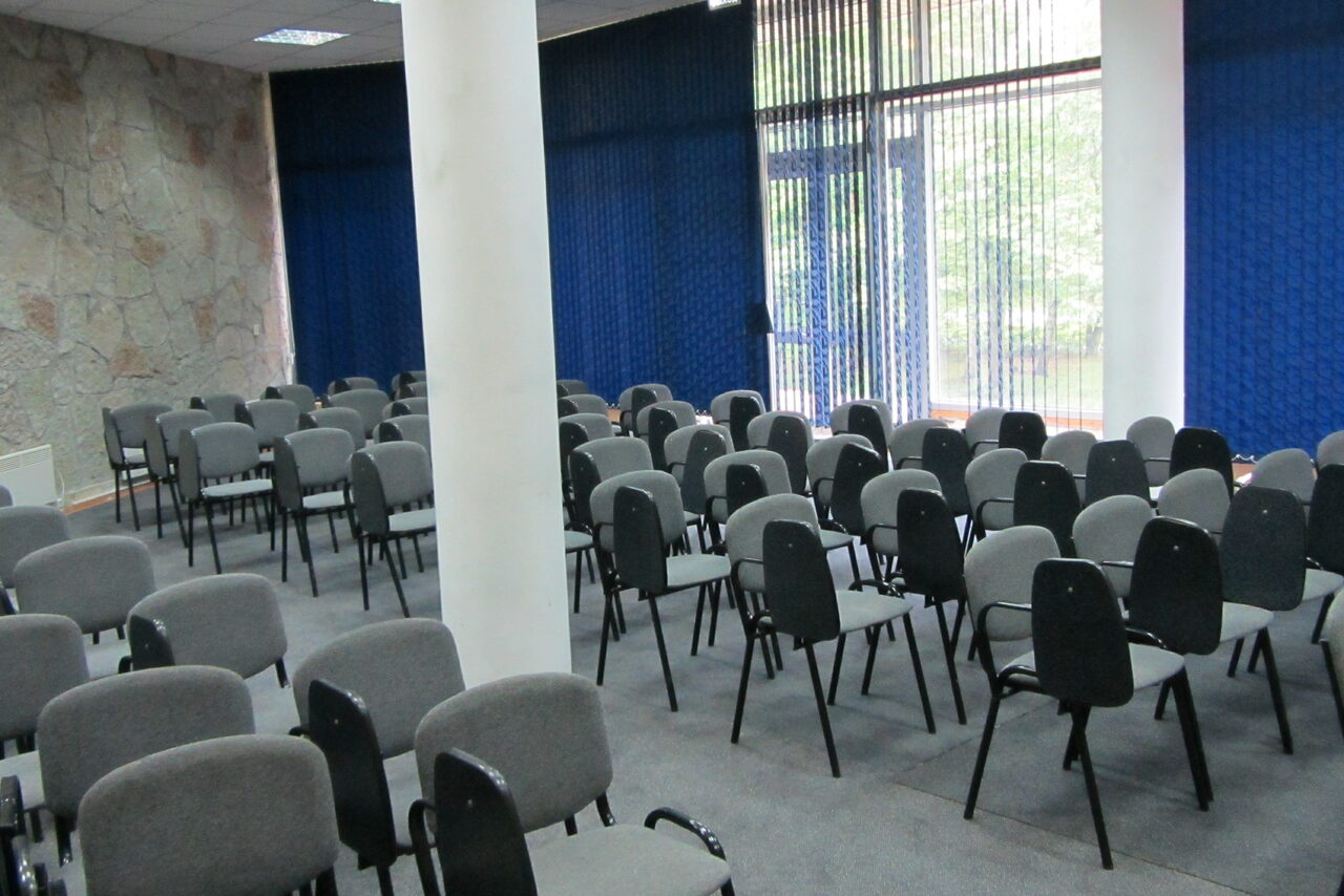 Арендовать Гостиница Репинская