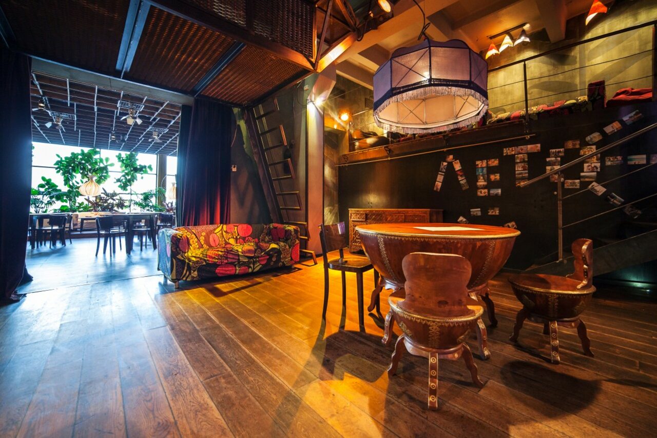 Арендовать Уютный клуб: два зала, сцена