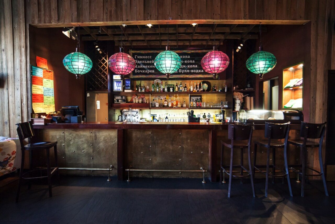 Арендовать Уютный клуб: два зала, сцена