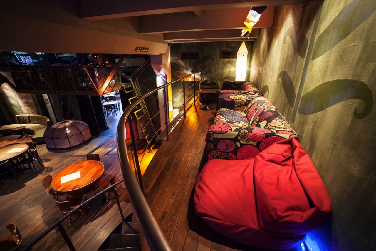 Арендовать Уютный клуб: два зала, сцена