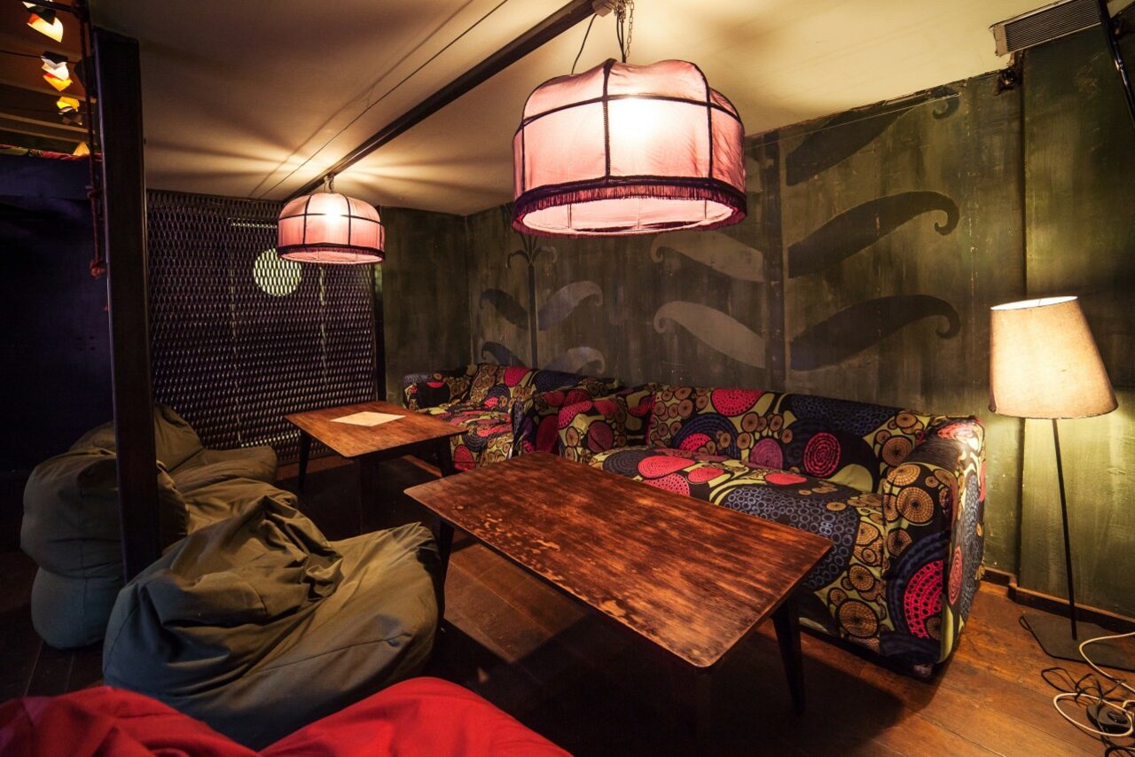 Арендовать Уютный клуб: два зала, сцена