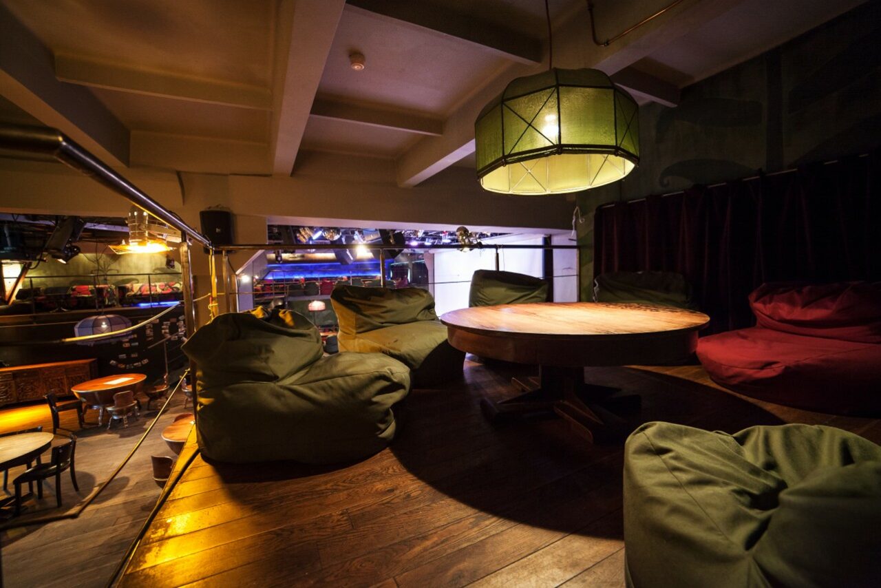 Арендовать Уютный клуб: два зала, сцена