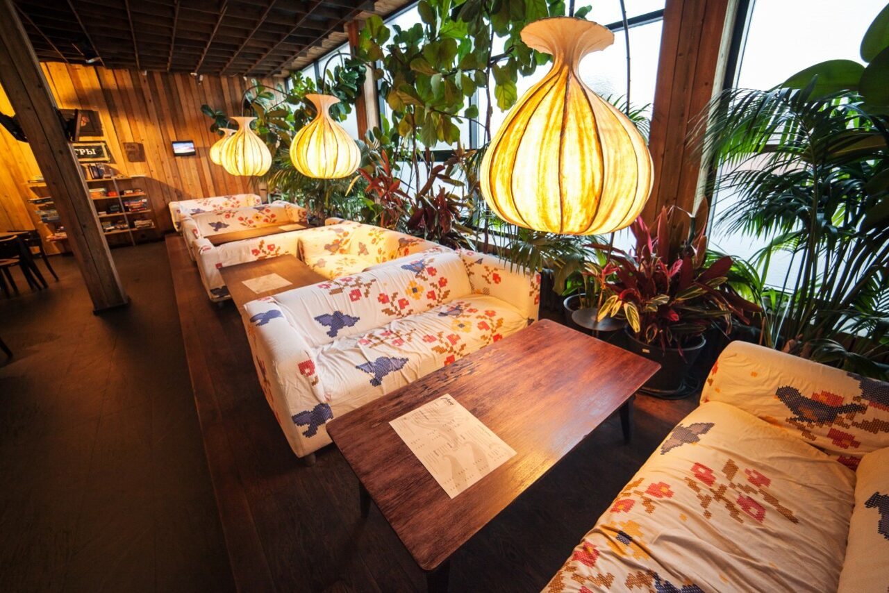 Арендовать Уютный клуб: два зала, сцена